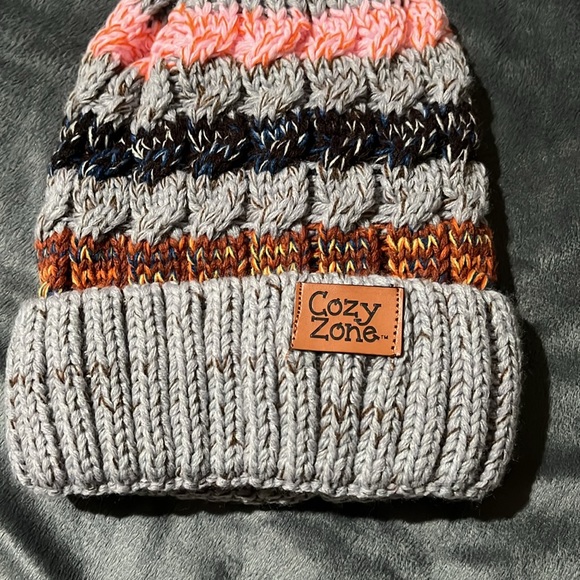 Knitted beanie - Picture 3 of 3
